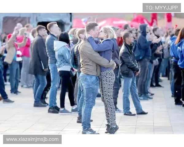 日韩世界杯：比赛精彩瞬间盘点与球迷热情狂欢场景